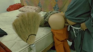 Beautifull Desi 女仆第一次与她的老板