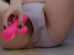 Came so hard it pushed the vibe out while peeing!