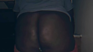 Толстый фембой тверкает толстую