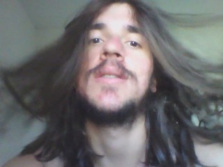 Cara Bonito Mostra Seu Cabelo Comprido