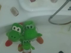 Teem Yoshi peeing