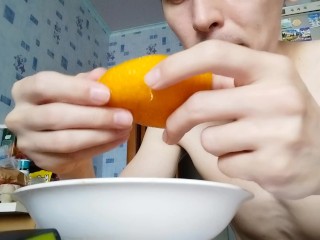 Je Mange De L'orange Très Appétissant