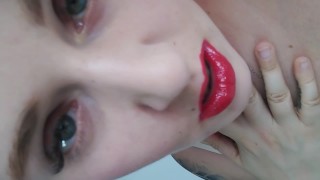 Red labios, Green Eyes, Blonde vista previa del cabello (video completo @ManyVids: embermae)