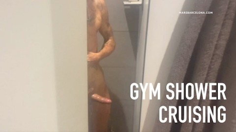 Homo cruisen in de sportschool douche