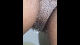 Roseblue2z shows pussy