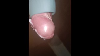 敏感部位被震到了，几下子就喷出来惹w