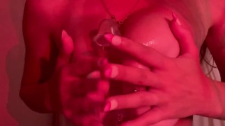 horny babe se lave sous la douche!!