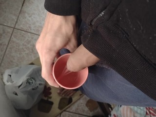 私が家にいたのと同じカップで2回放尿するハレルイア