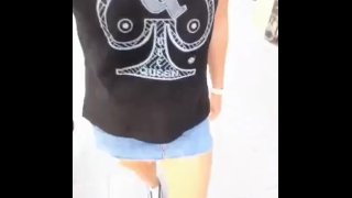 Zorra paseando con camiseta BBC