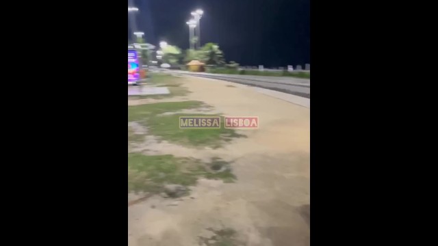 Tirei o Short e Toquei Uma Siririca no Calçadão Da Praia