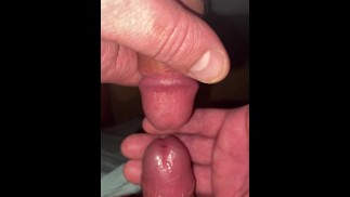 Gli piace il mio cazzo, quindi lo faccio sborrare su di esso 😈