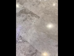 黑丝高跟靴逛商场，露脐在走廊保安休息的椅子上疯狂输出 - Screenshot 3 of 16 - Brunette