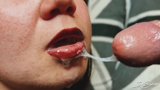 尽量不要射精特写 - 继女给一个邋遢的深口交 （ASMR）