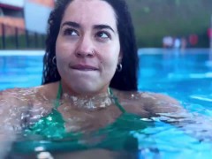 (Joi Spanish) Sacandote la leche en la piscina antes de que me descubran-hairylonely