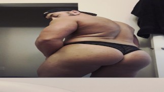 Идеальная, позирующая в зеркале