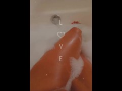 Bath time fun - Screenshot 7 of 16 - Lesbian
