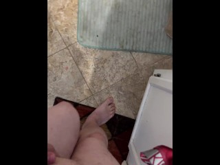 BURSTING WITH PEE IN THE TUB