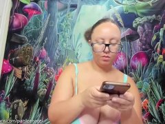Paisleehaze Live Cam Show 21 Breakfast and Boobs - Screenshot 11 of 16 - Camgirl