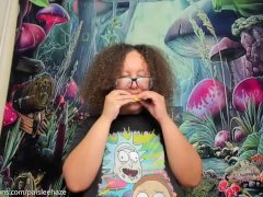 Paisleehaze Live Cam Show 23 Big Ass and Breakfast