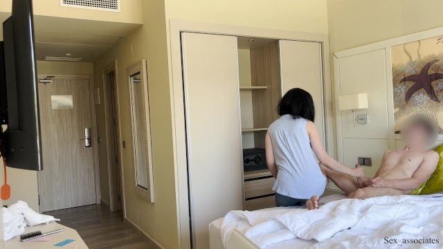 PUBLIC DICK FLASH. I Pull out my Dick in Front of a Hotel Maid and she Agreed to Jerk me Off.