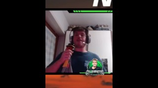 Homem solteiro e sexy canta depois de morrer em Minecraft Hardcore