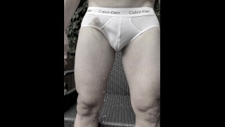 Замачиваю нижнее белье на открытом воздухе