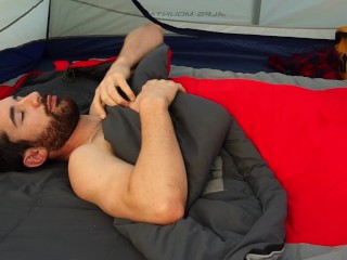 Дрочу в моей палатке во время кемпинга
