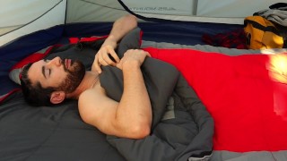 Aftrekken in mijn tent tijdens het kamperen