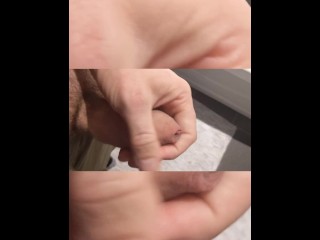 变得角质，抚摸鸡巴，需要射在你身上