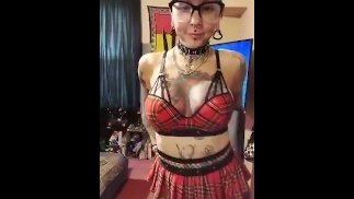 Сводная сестра нуждается во внимании