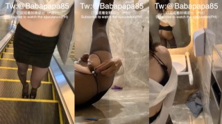 [babapapa85] sissy draagt een zwarte zijden stiletto hoge hakken plassen in het winkelcentrum