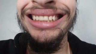 Les dents sales Toungue sale