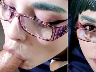 Maki Continue De Sucer Après Une énorme Charge De Sperme, éjaculation Faciale Dans Les Lunettes