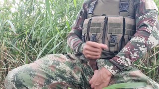 Colombian soldier, his semen is abundant, he is on duty and does not hesitate to masturbate