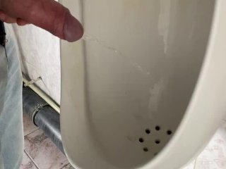 mann pisst, toilette publique, pov, men pissing