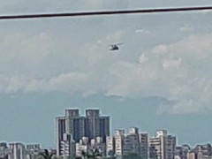 兩架直升機盤旋 - Screenshot 3 of 16 - Flying