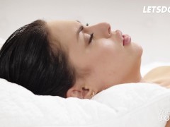 MILF Beauties Marilyn Crystal & Sapphire Astrea Are In The Mood For Anal - WHITEBOXXX