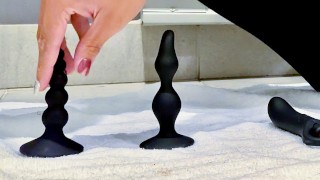 Анальная девственница Секс-игрушка Прогрессия | 18-летняя студентка Лиги Плюща в одиночку мастурбирует в общественной ванной