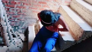 村里娶了 bhabhi 在卧室做爱