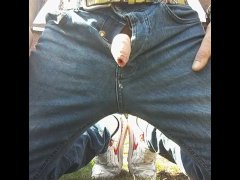 Pissing outside - Screenshot 15 of 16 - Pissing