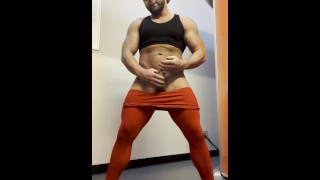 Hot gym Guy tiras Naked stroke galo