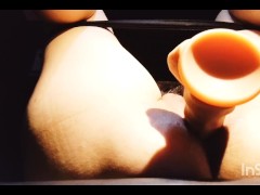 初めての満喫オナニー①　ＡＶ見ながらディルド挿入！気付かなかったけど卑猥な音が響いてた(；´Д｀) 隣のお客さんに聞こえてたかな(´・ω・｀)💦 - Screenshot 7 of 16 - Dildo