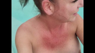 Любительский материал жены курит и тренируется голышом в бассейне