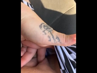 我在公共场合玩我的阴户