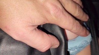 Горячая распутная девушка сосет мой девственный член после ночи