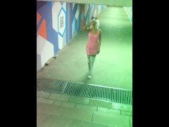 Очень сексуально поет