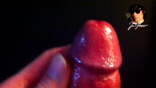 Detailní pohled na žaludek na penisu při škubání na hranici orgasmu, dokud se nevystříkne, sténá, hr