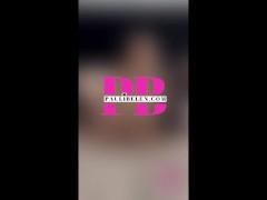 Vuelvo caliente de la disco y no me resisto a tocarme con mis medias de red