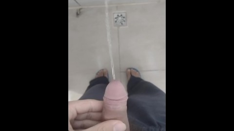 Wish someone sucking my cock while i piss