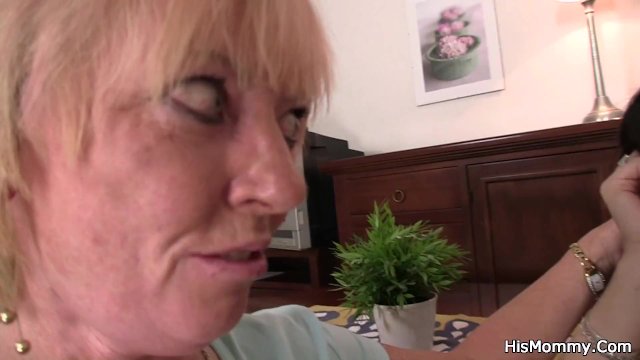 His teen gf caught licking old mature mom pussy